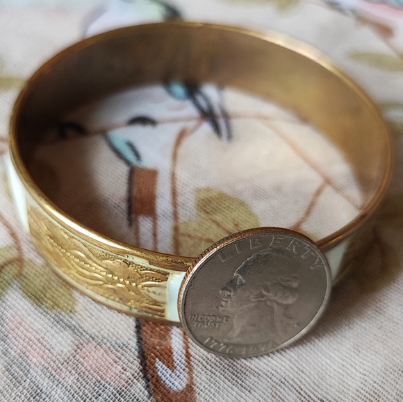 Brass Embossed Engraved Scroll Pattern Shell Tiled Bangle Bracelet Bohemian - Picture 7 of 7